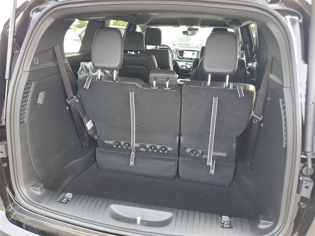 new 2025 Chrysler Pacifica car, priced at $43,945