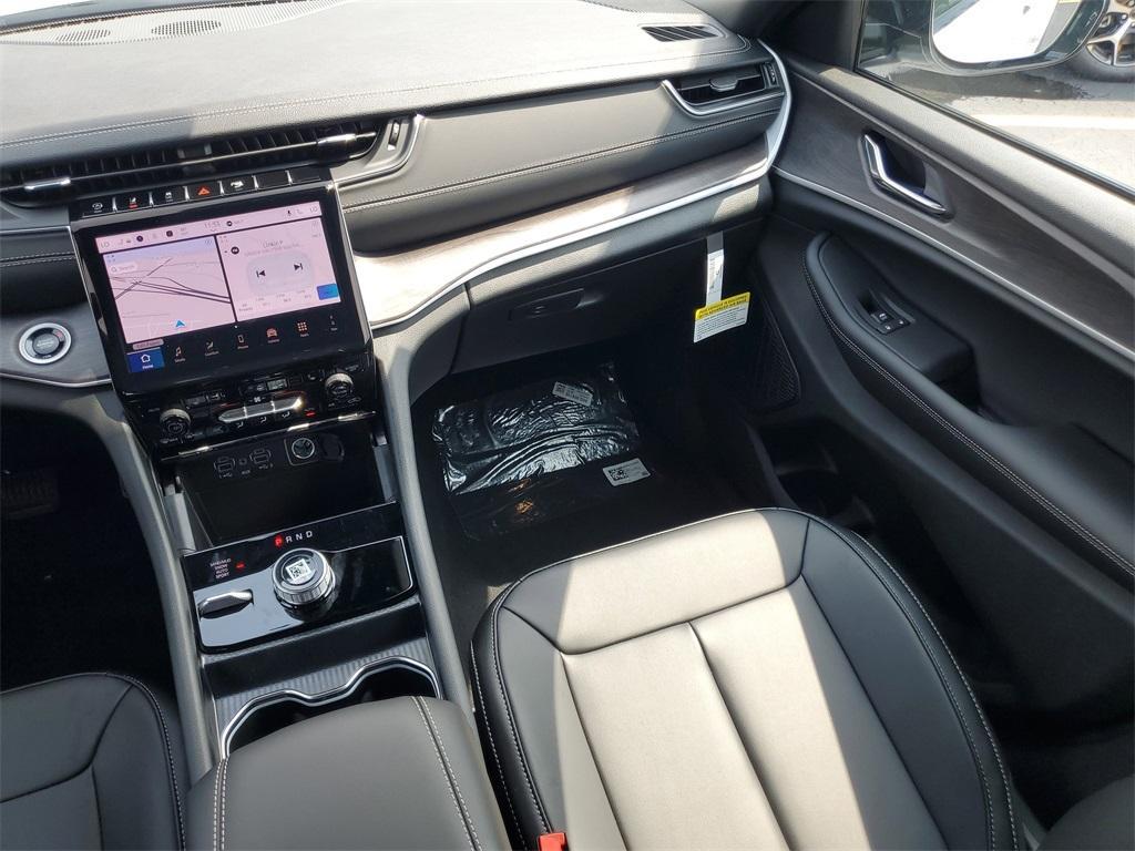 new 2025 Jeep Grand Cherokee car, priced at $46,700