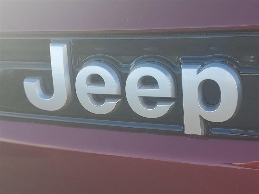 new 2025 Jeep Grand Cherokee car, priced at $39,006