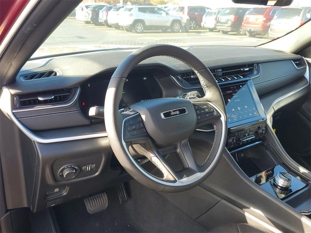 new 2025 Jeep Grand Cherokee car, priced at $39,006