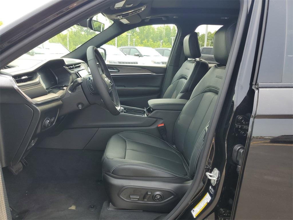 new 2025 Jeep Grand Cherokee car, priced at $51,387