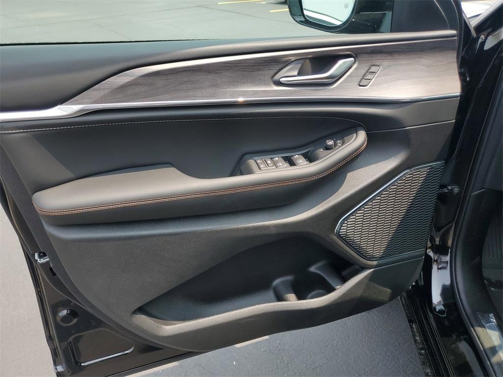 new 2025 Jeep Grand Cherokee car, priced at $51,387