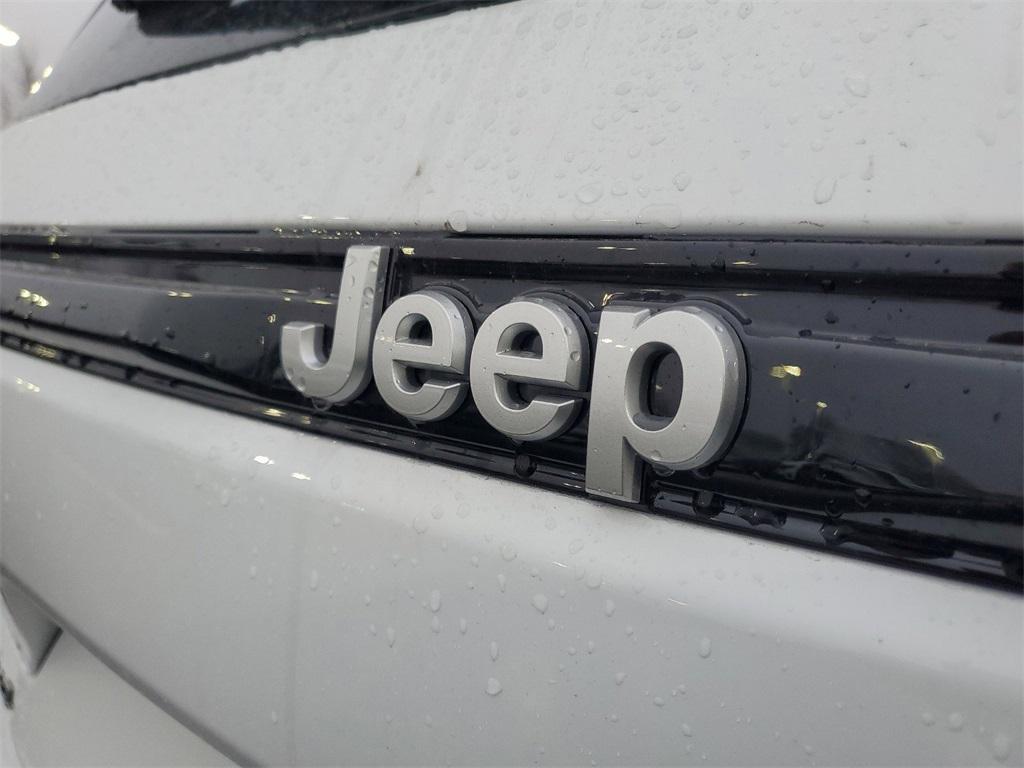 new 2025 Jeep Grand Cherokee car, priced at $38,375