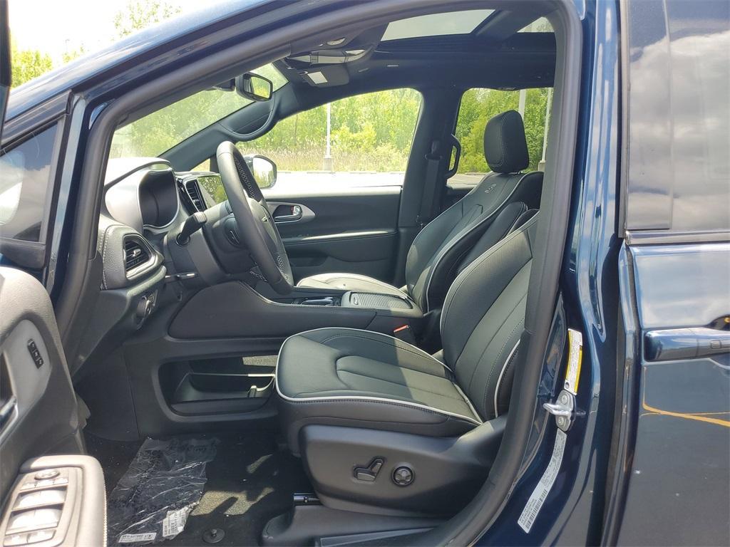 new 2025 Chrysler Pacifica car, priced at $51,314