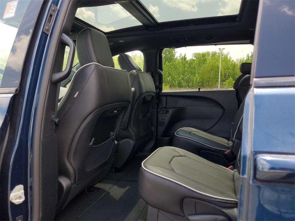 new 2025 Chrysler Pacifica car, priced at $51,314