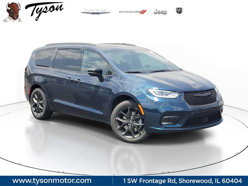 new 2025 Chrysler Pacifica car, priced at $51,314