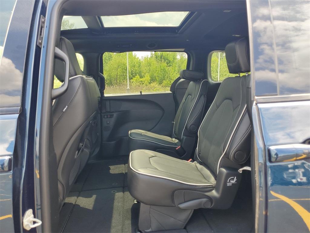new 2025 Chrysler Pacifica car, priced at $51,314