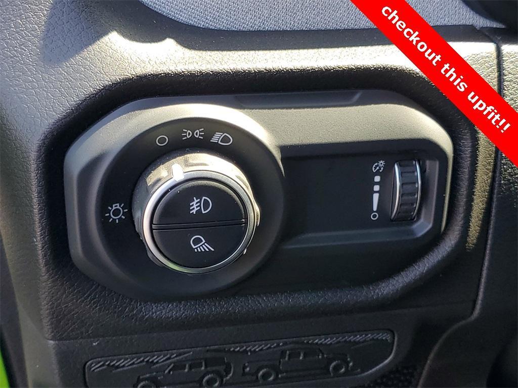 new 2025 Jeep Gladiator car, priced at $50,977