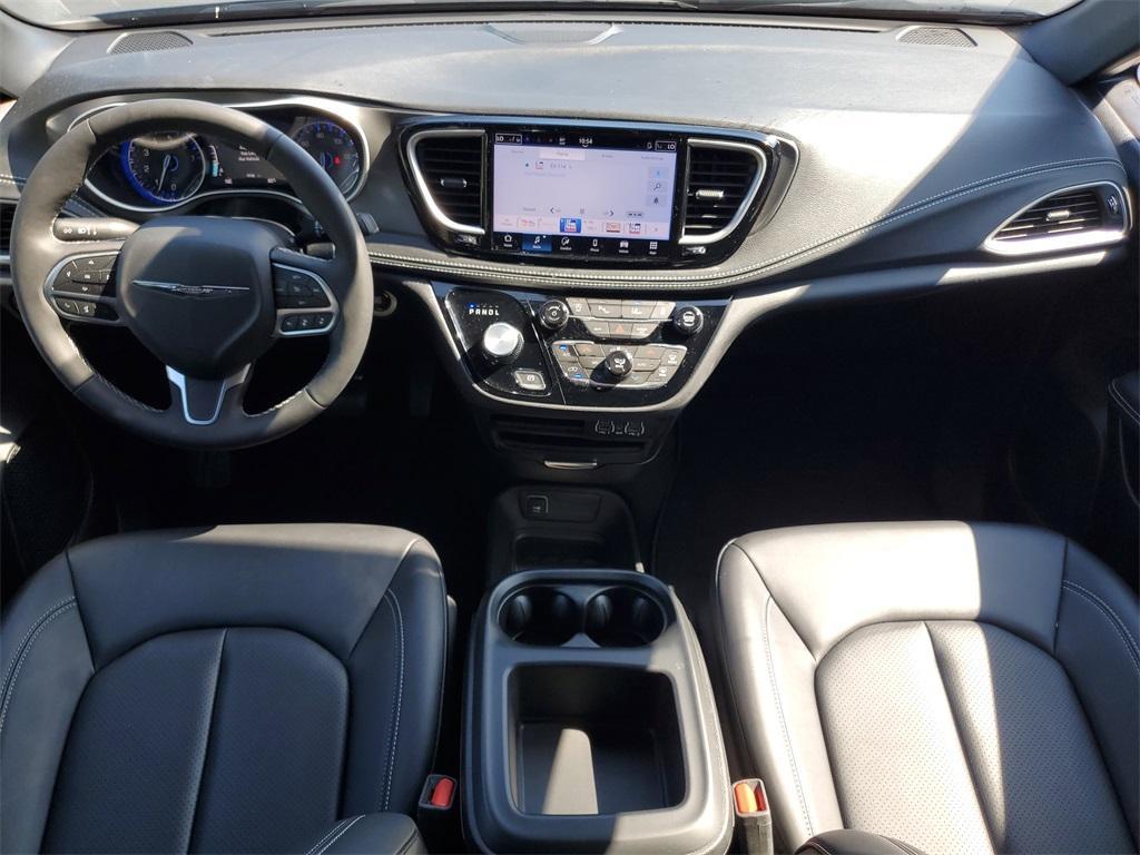 used 2025 Chrysler Pacifica car, priced at $39,995
