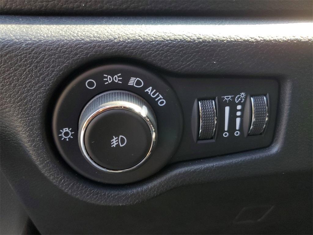 used 2025 Chrysler Pacifica car, priced at $39,995