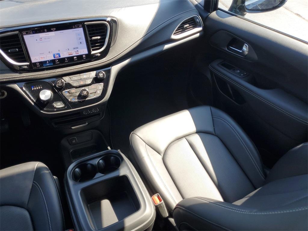 used 2025 Chrysler Pacifica car, priced at $39,995