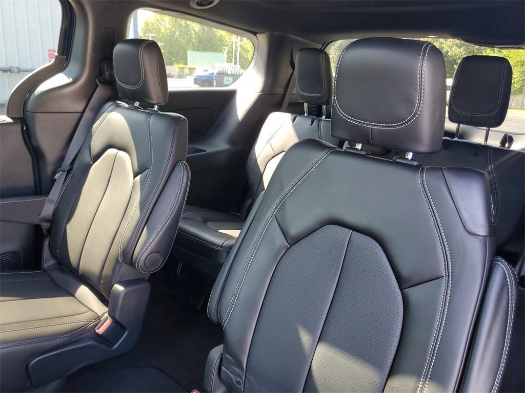 used 2025 Chrysler Pacifica car, priced at $39,995