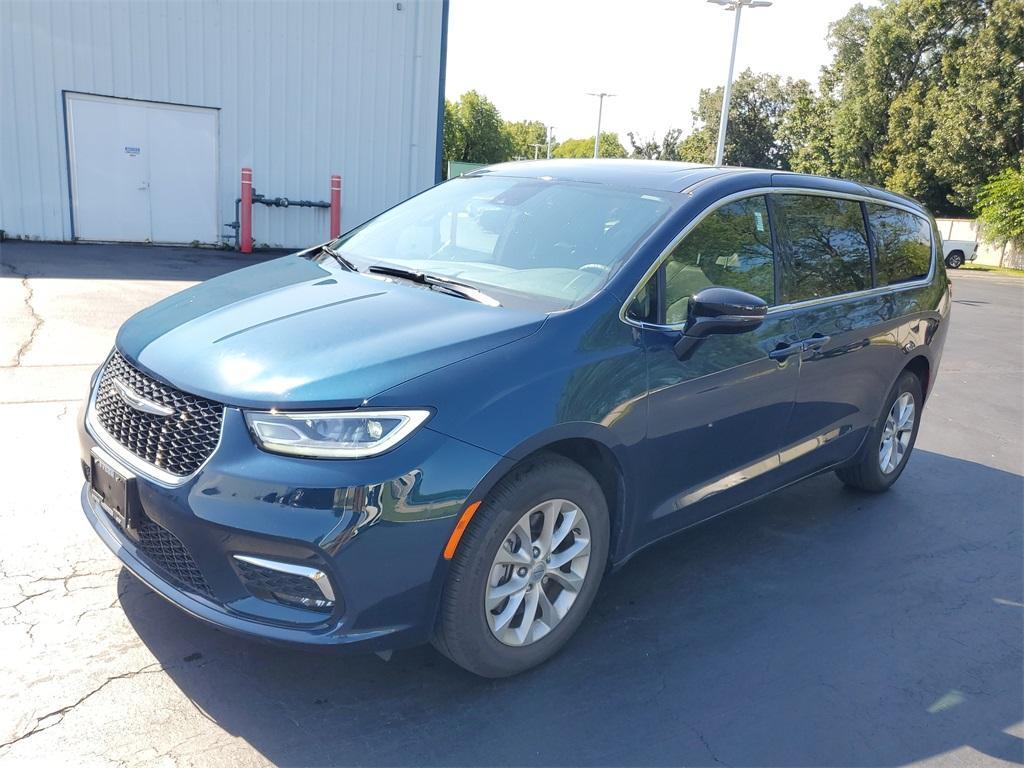 used 2025 Chrysler Pacifica car, priced at $39,995