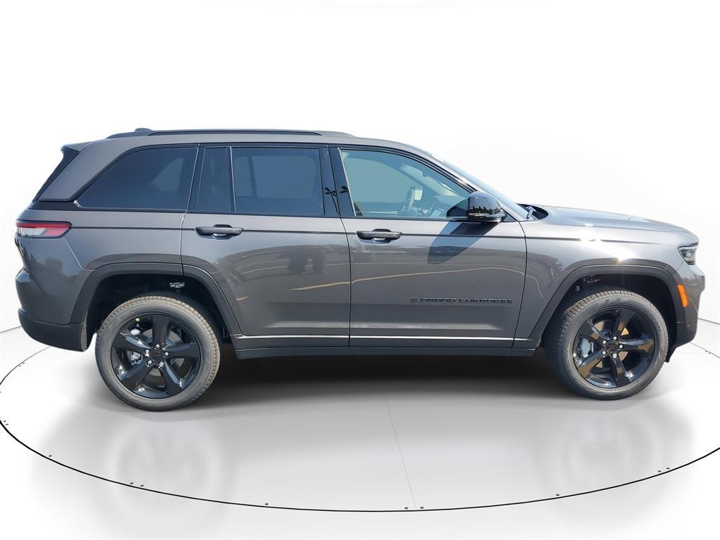 new 2025 Jeep Grand Cherokee car, priced at $48,994