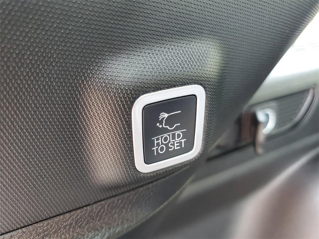 new 2025 Jeep Grand Cherokee car, priced at $48,994