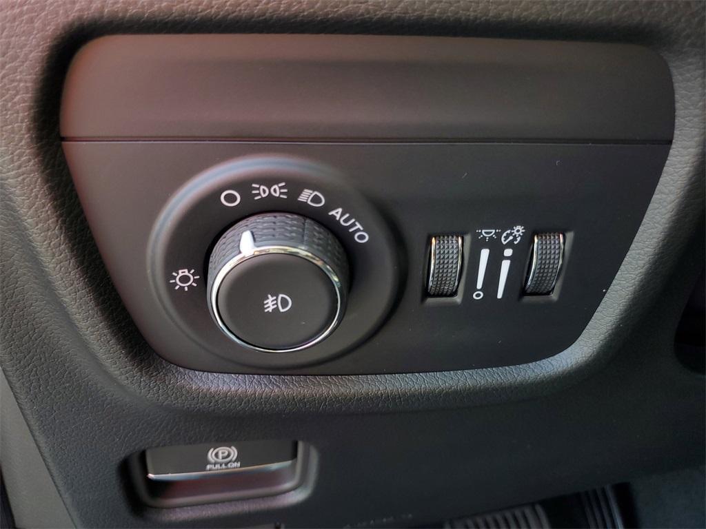 new 2025 Jeep Grand Cherokee car, priced at $48,994