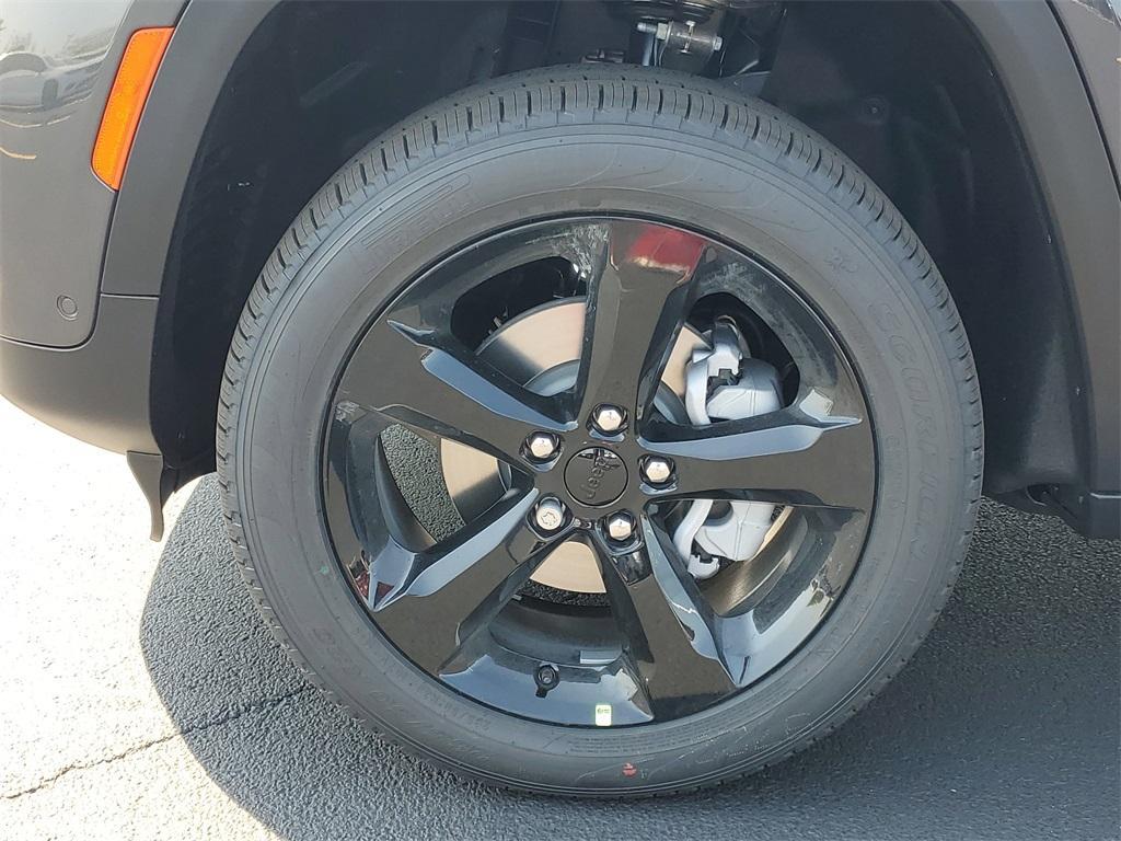 new 2025 Jeep Grand Cherokee car, priced at $48,994