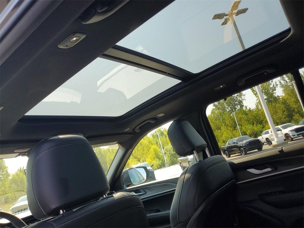 new 2025 Jeep Grand Cherokee car, priced at $48,994