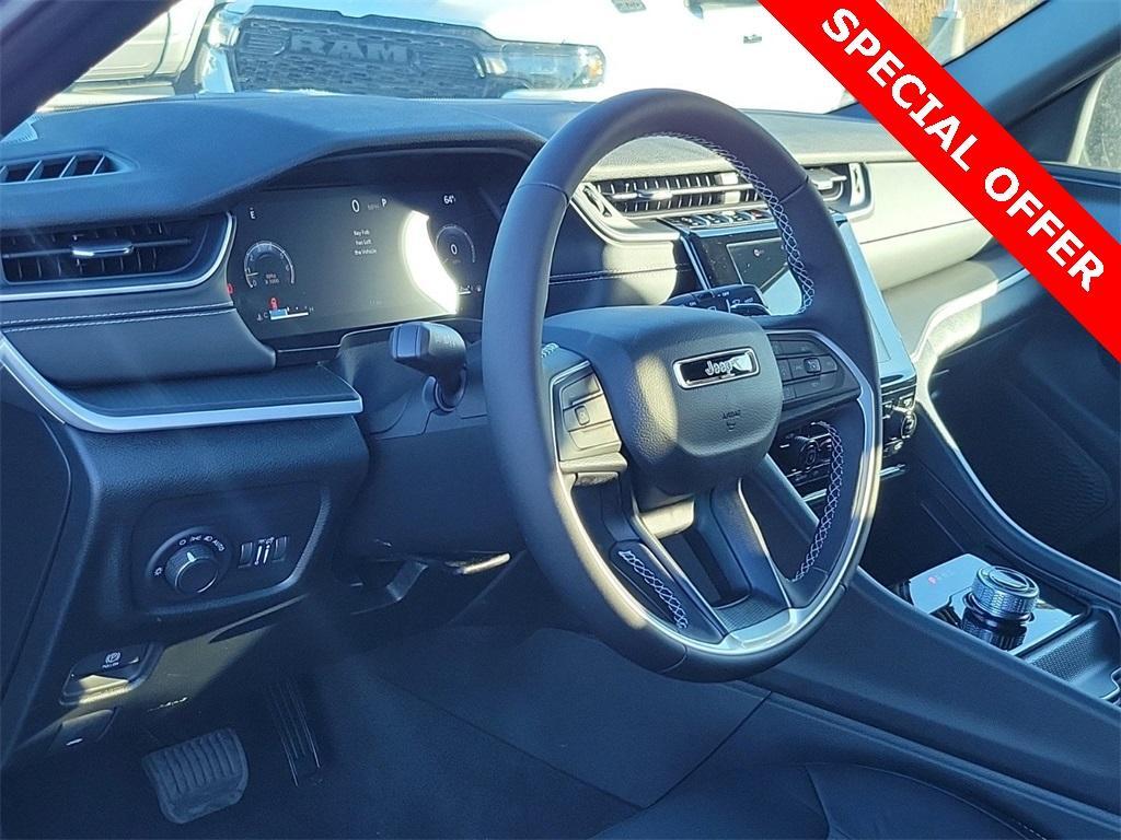 new 2025 Jeep Grand Cherokee car, priced at $33,799
