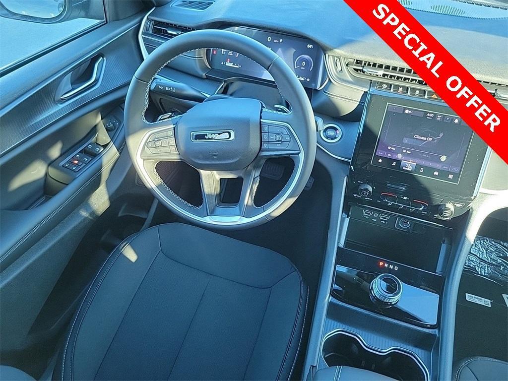 new 2025 Jeep Grand Cherokee car, priced at $33,799