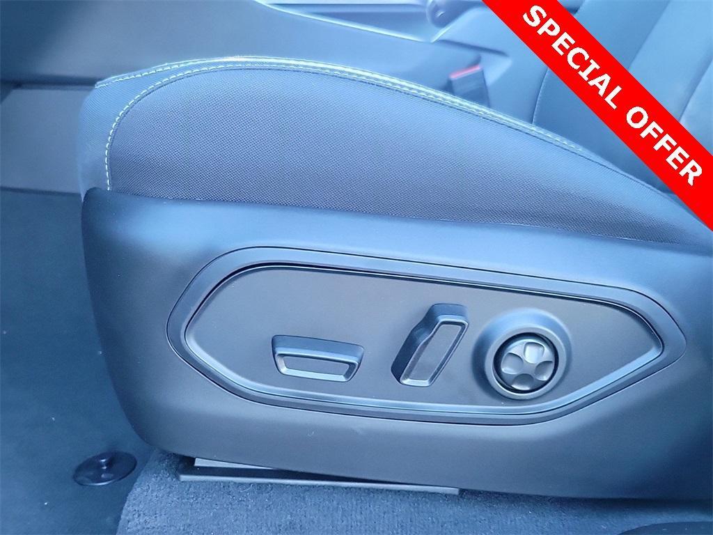 new 2025 Jeep Grand Cherokee car, priced at $33,799