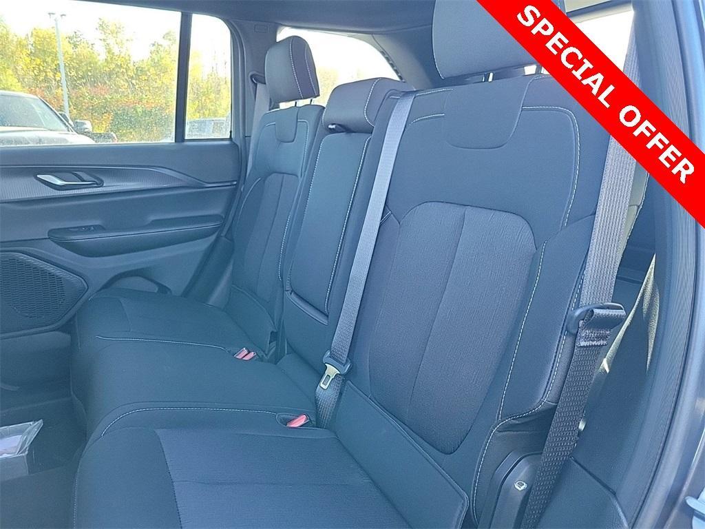 new 2025 Jeep Grand Cherokee car, priced at $33,799