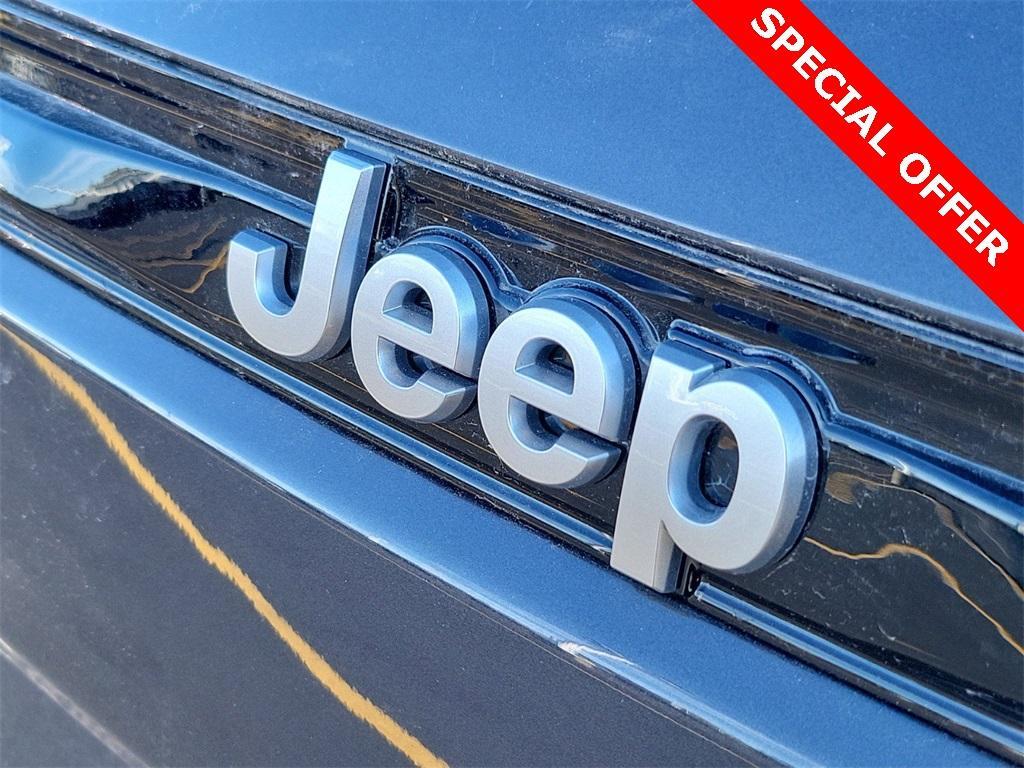 new 2025 Jeep Grand Cherokee car, priced at $33,799