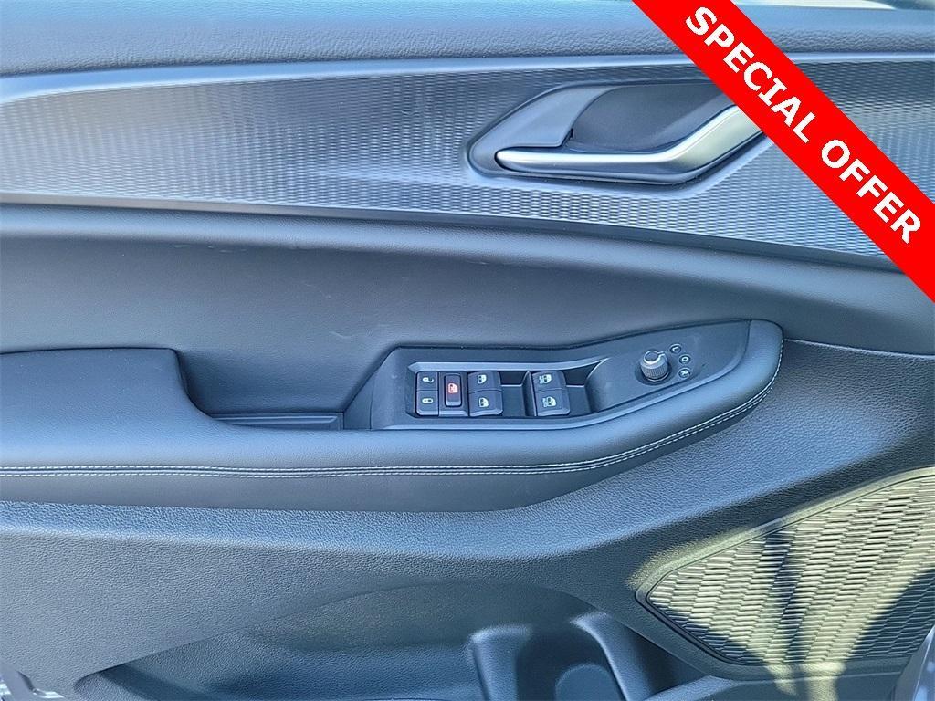 new 2025 Jeep Grand Cherokee car, priced at $33,799