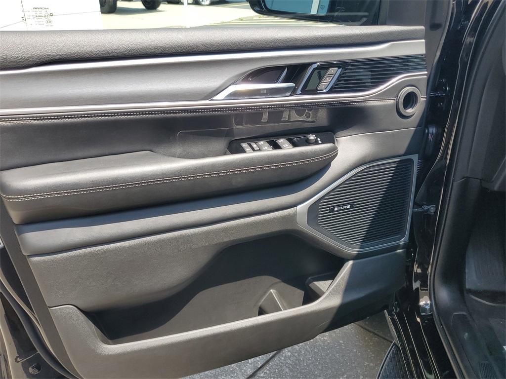 new 2025 Jeep Wagoneer L car, priced at $76,020