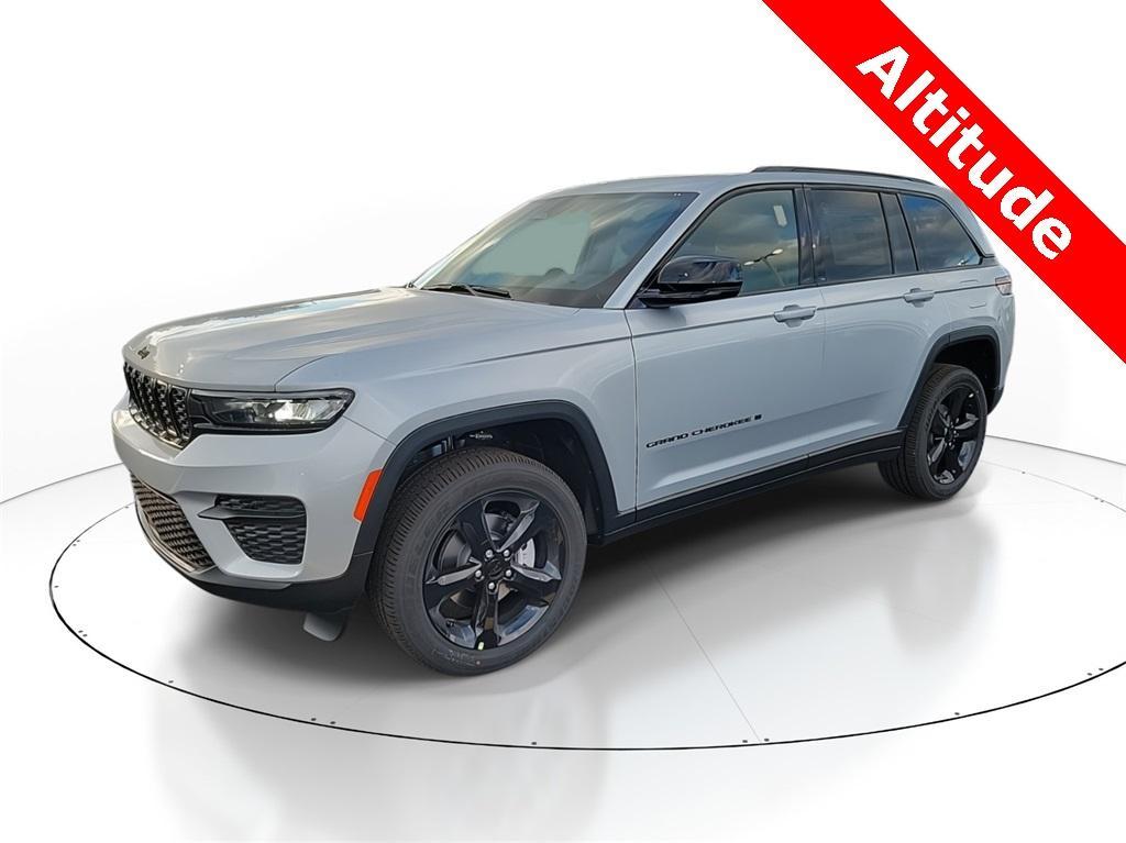 new 2025 Jeep Grand Cherokee car, priced at $44,170