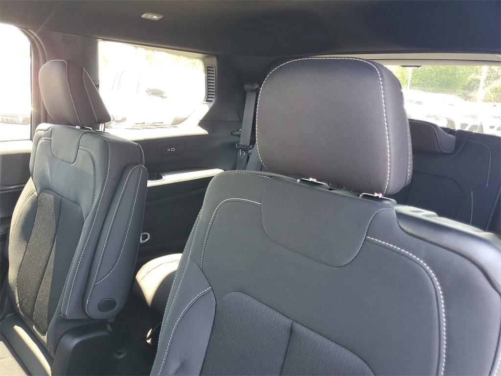 new 2025 Jeep Grand Cherokee L car, priced at $40,007