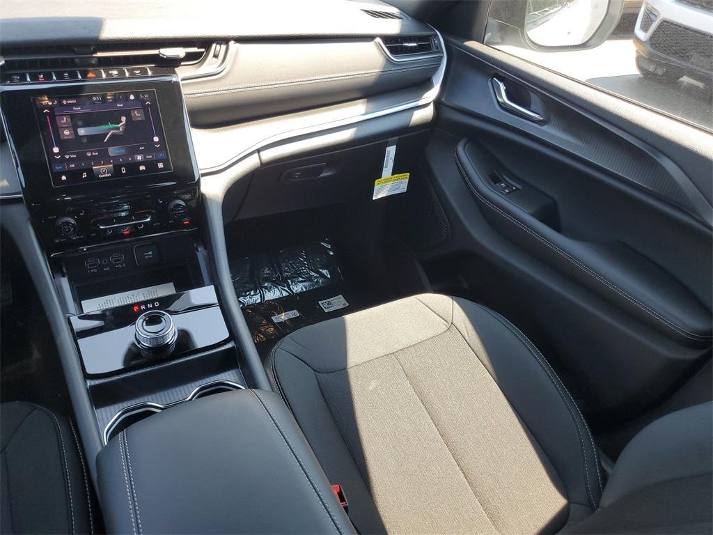 new 2025 Jeep Grand Cherokee L car, priced at $40,007