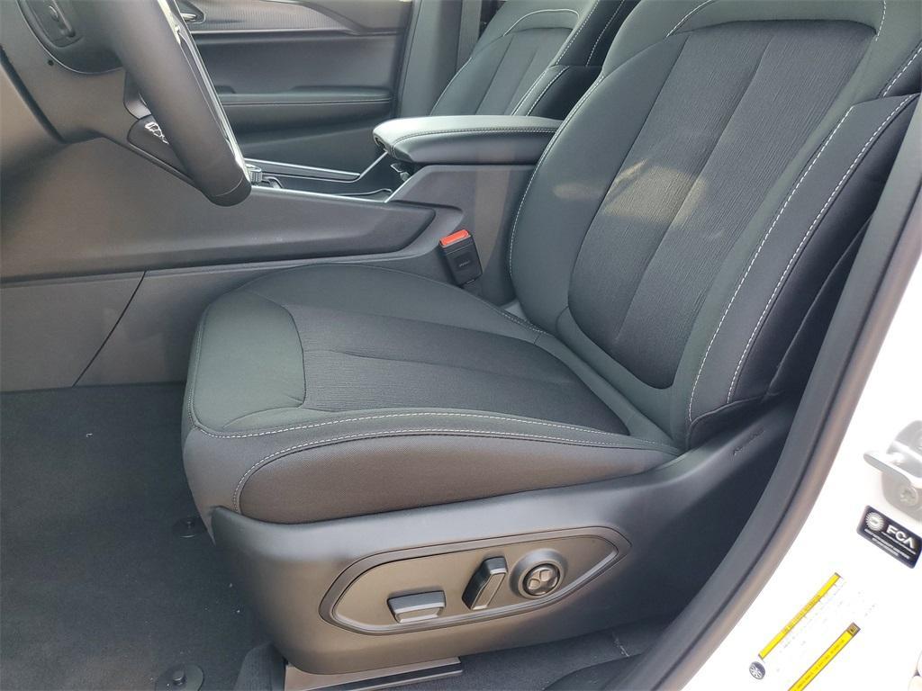 new 2025 Jeep Grand Cherokee L car, priced at $40,007
