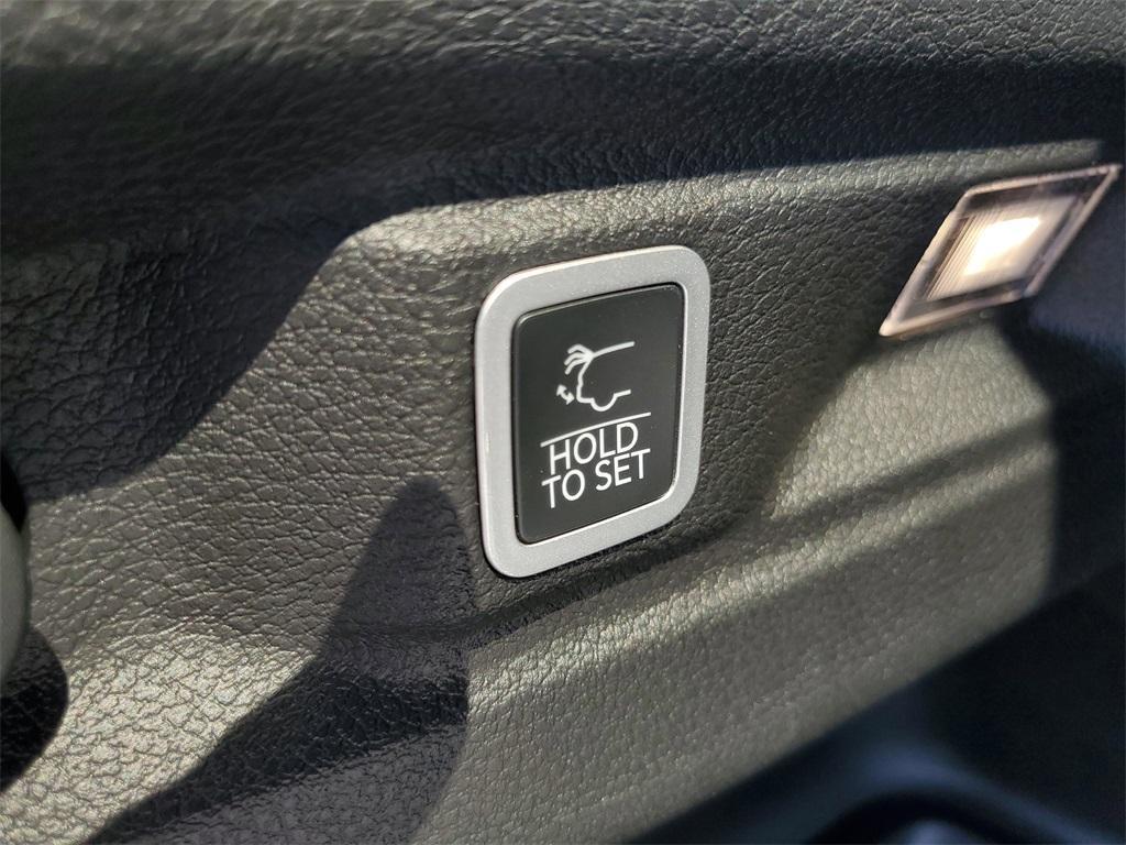 new 2025 Jeep Grand Cherokee L car, priced at $40,007