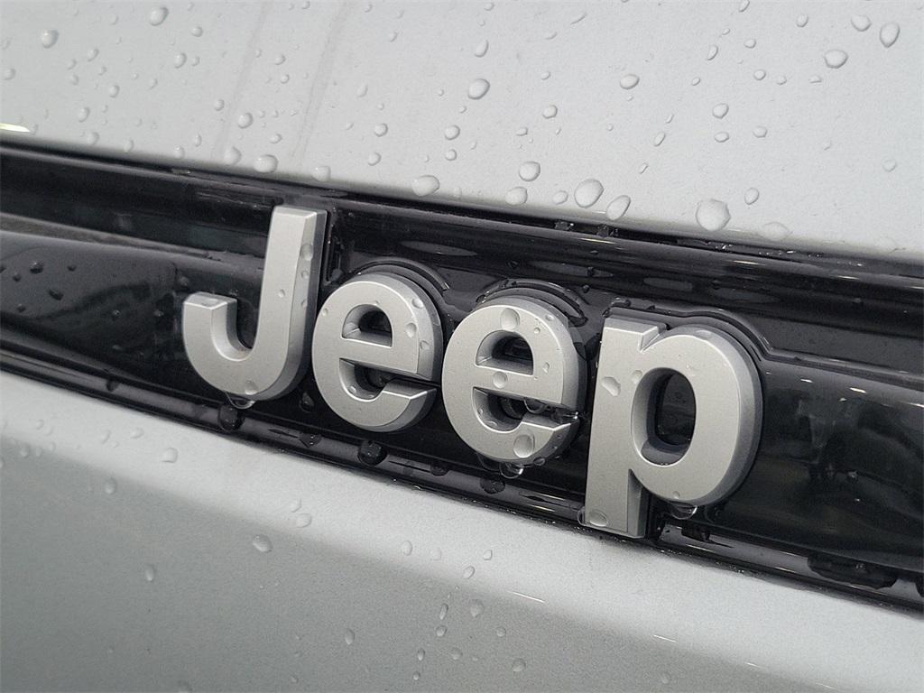 new 2025 Jeep Grand Cherokee car, priced at $38,970