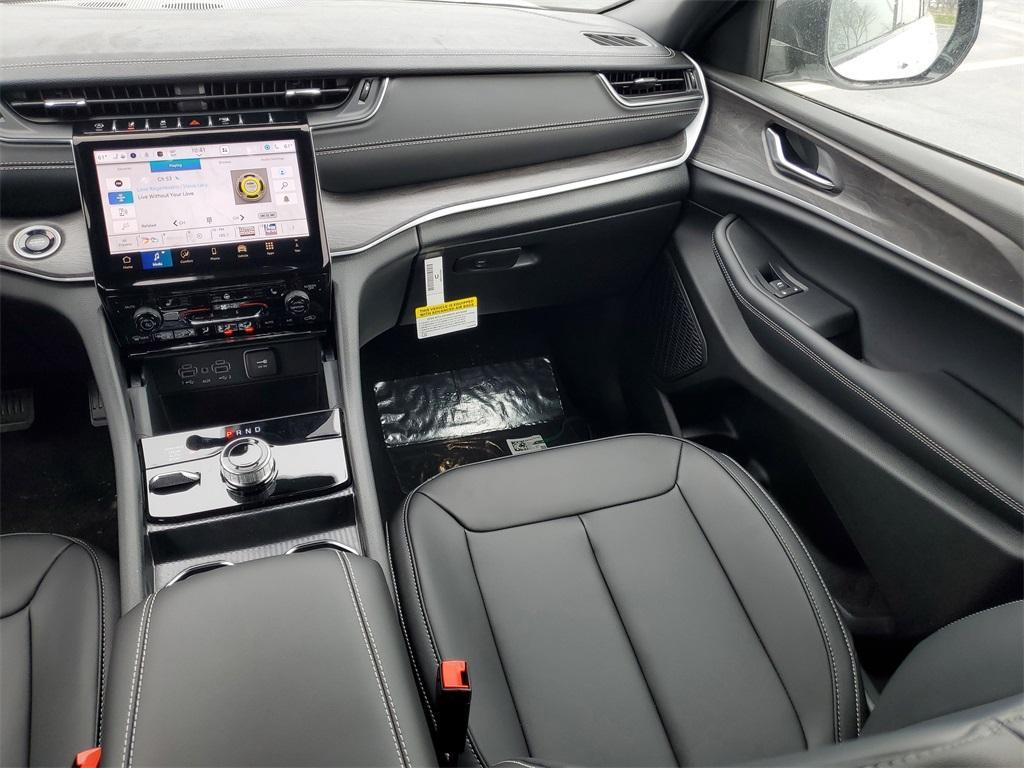 new 2025 Jeep Grand Cherokee car, priced at $39,734