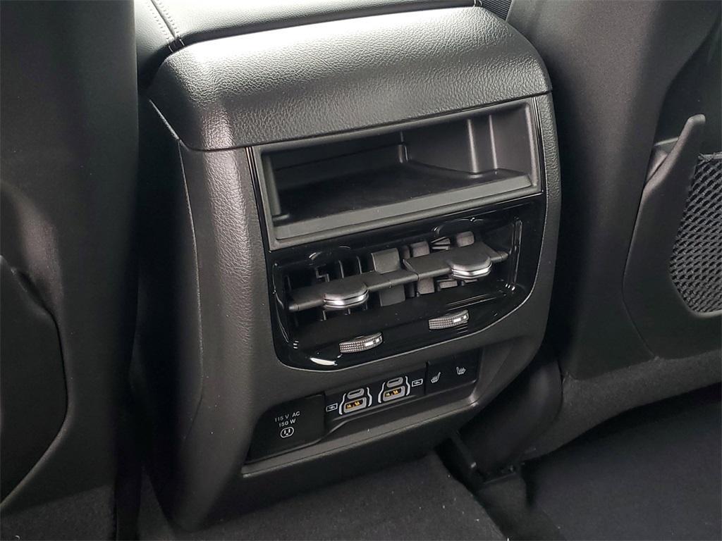new 2025 Jeep Grand Cherokee car, priced at $39,734