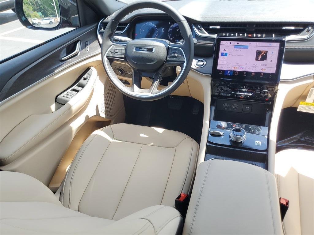 new 2025 Jeep Grand Cherokee car, priced at $42,031