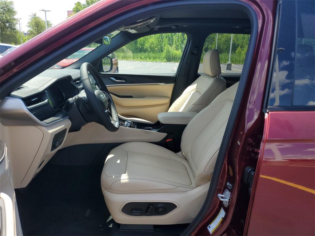 new 2025 Jeep Grand Cherokee car, priced at $42,031