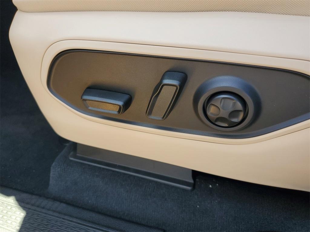 new 2025 Jeep Grand Cherokee car, priced at $42,031