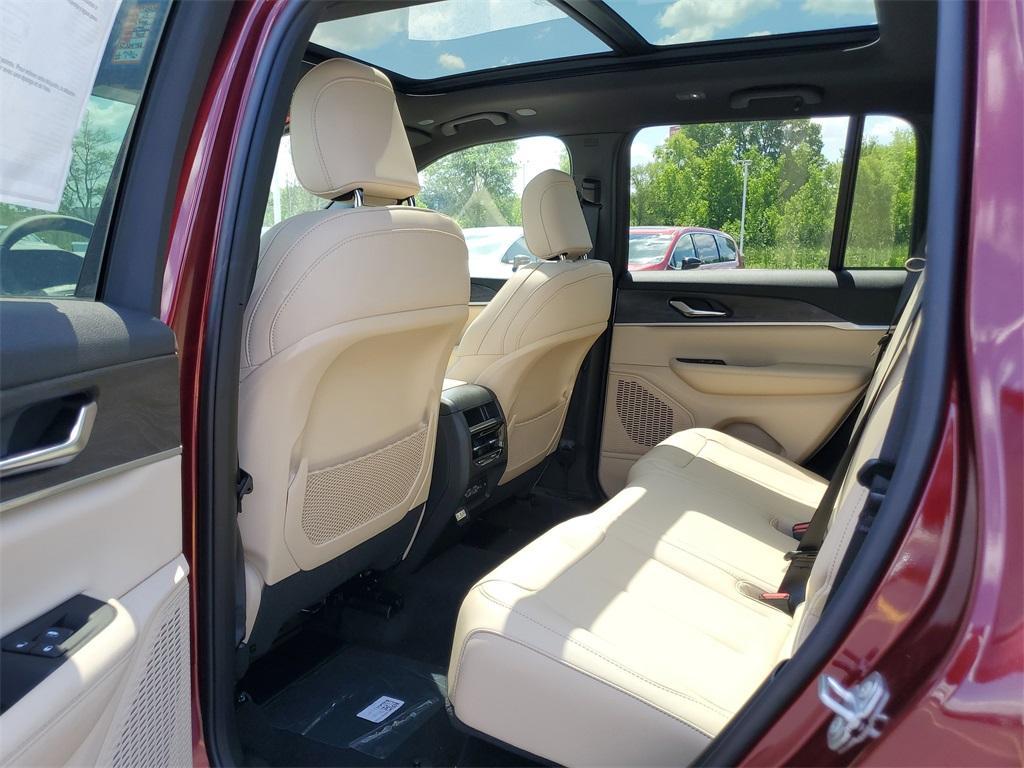 new 2025 Jeep Grand Cherokee car, priced at $42,031