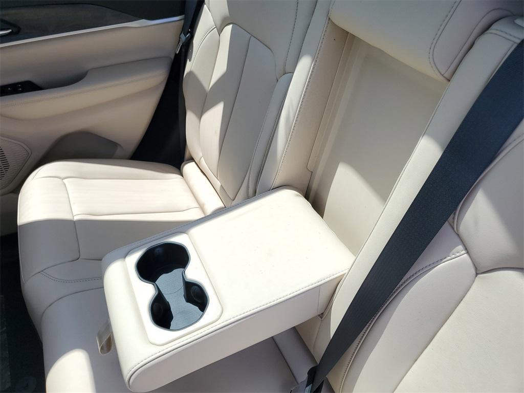 new 2025 Jeep Grand Cherokee car, priced at $42,031