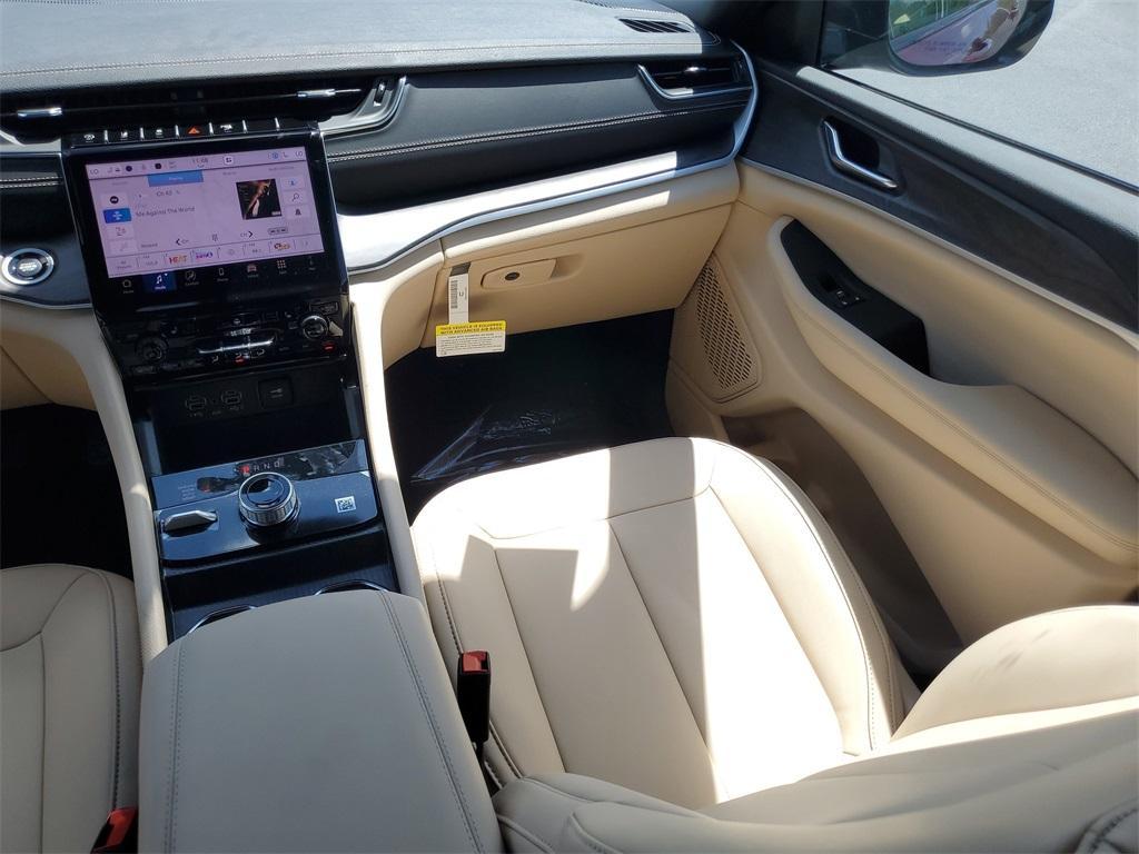 new 2025 Jeep Grand Cherokee car, priced at $42,031