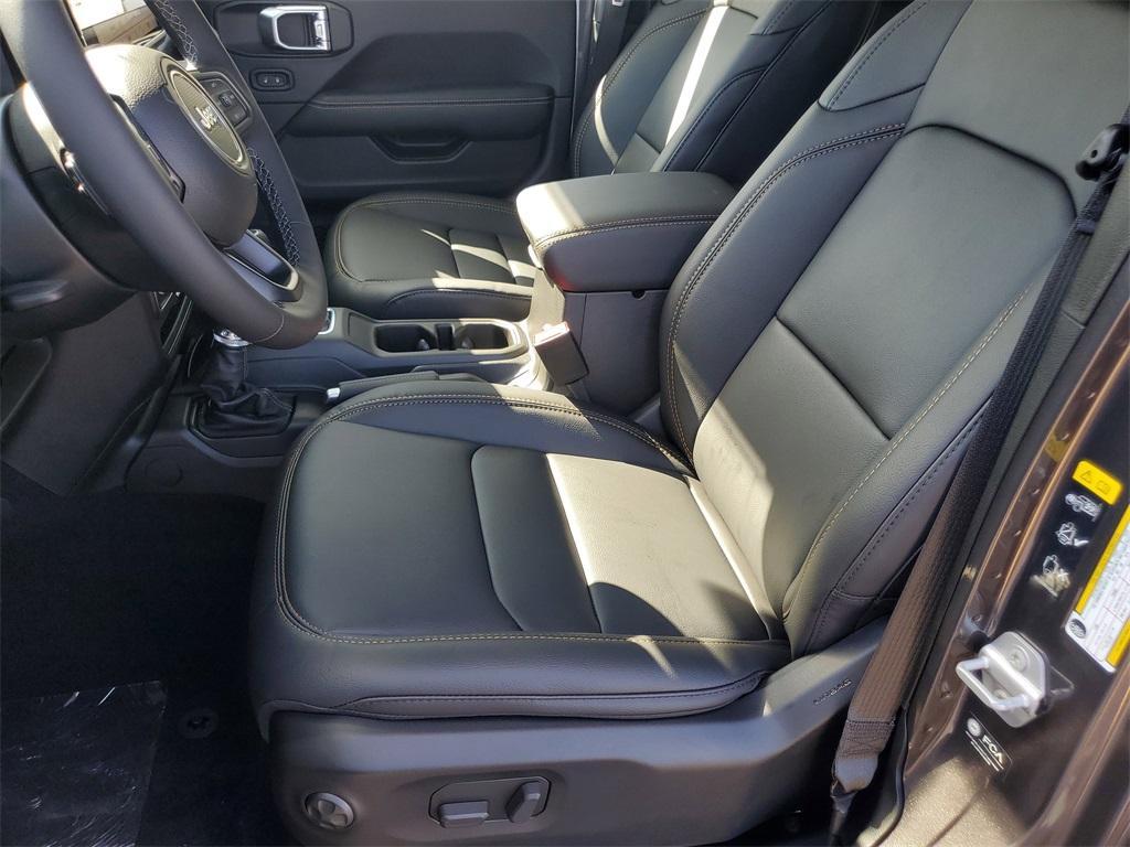 new 2025 Jeep Gladiator car, priced at $45,105