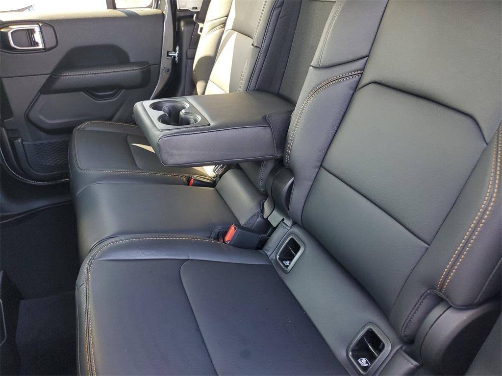 new 2025 Jeep Gladiator car, priced at $45,105