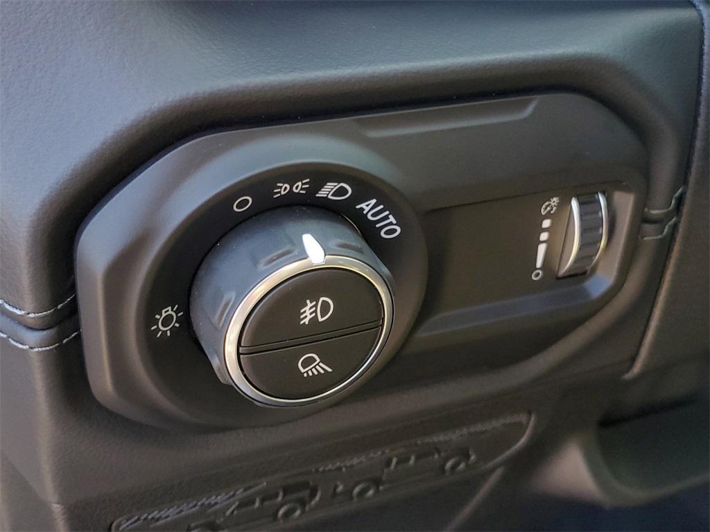 new 2025 Jeep Gladiator car, priced at $45,105