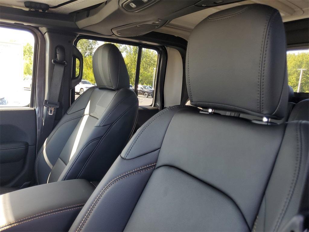new 2025 Jeep Gladiator car, priced at $45,105