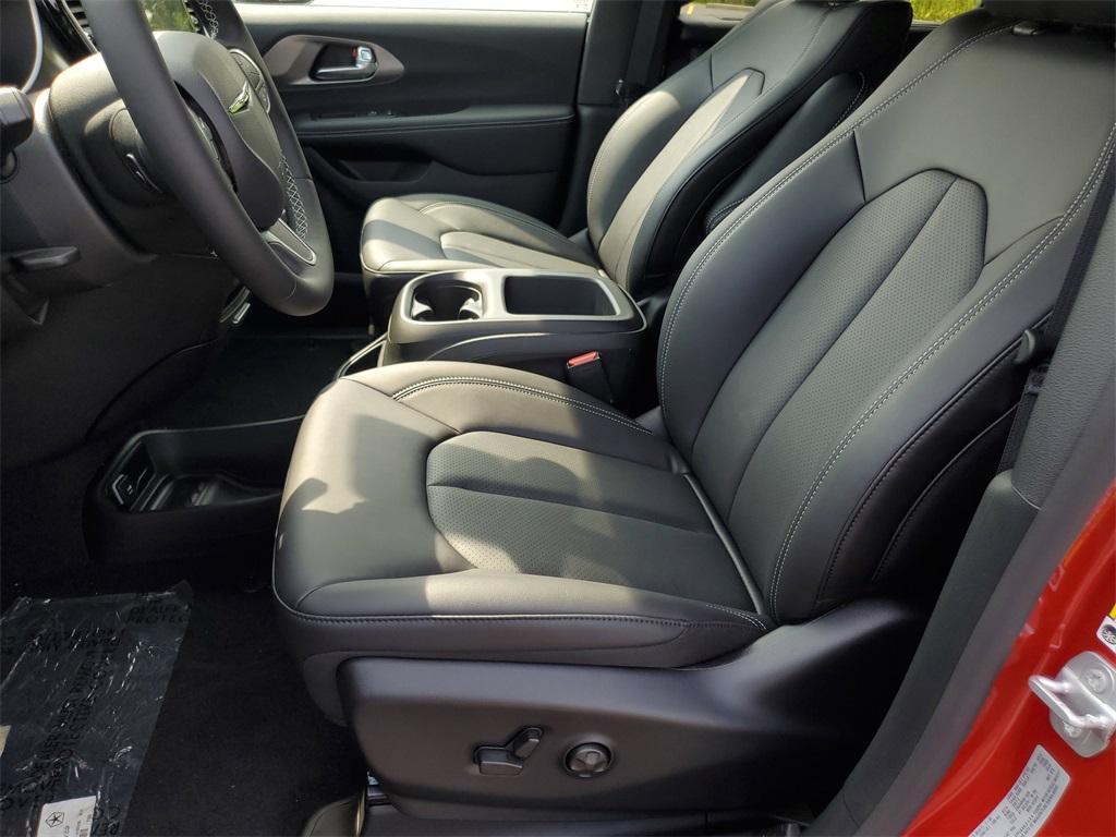 new 2026 Chrysler Pacifica car, priced at $45,928