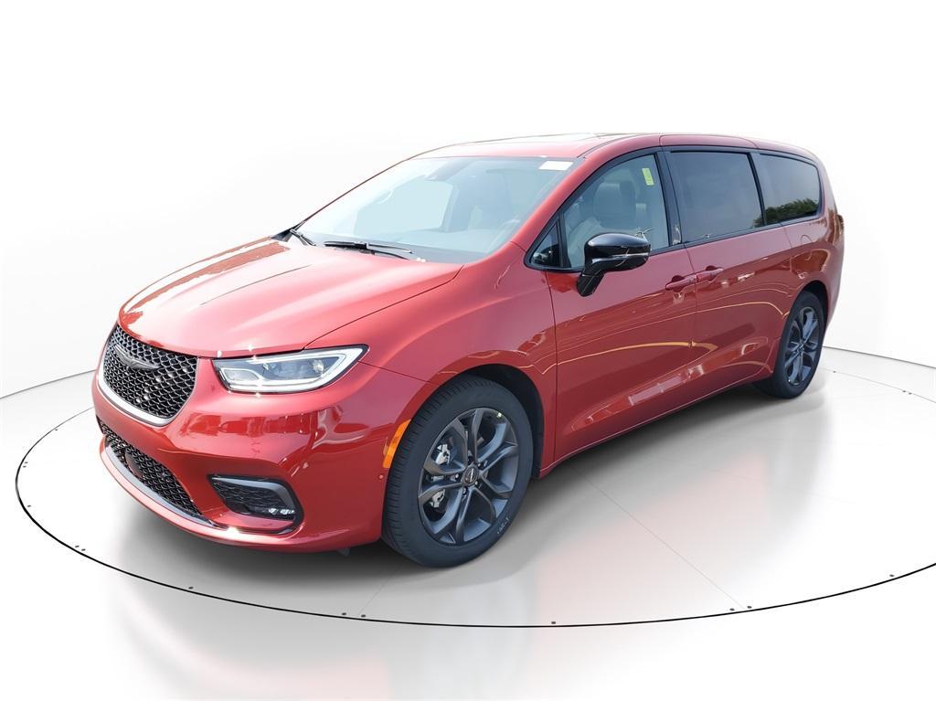 new 2026 Chrysler Pacifica car, priced at $45,928