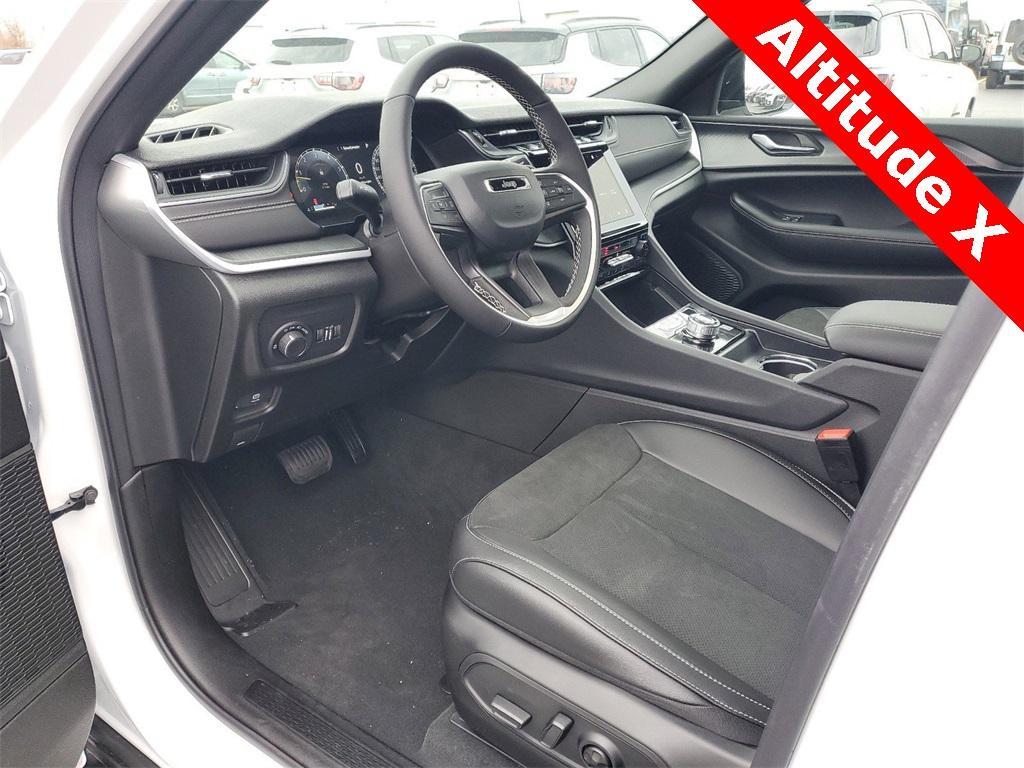 new 2025 Jeep Grand Cherokee car, priced at $40,089